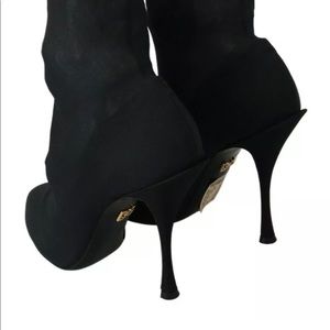 Brand new with tag just tried on. Sitting in my closet. Very beautiful